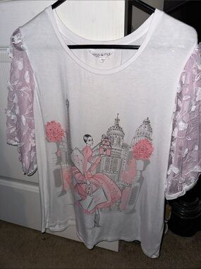 Kiss & Fly White Graphic Tee with Pink Lace Sleeves